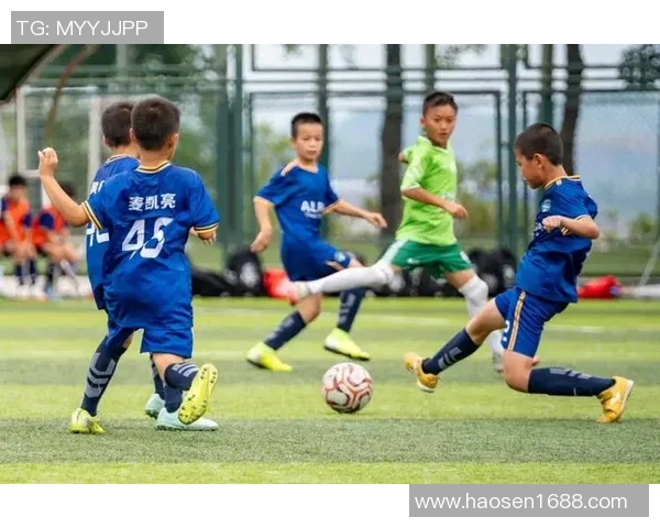 从低谷到巅峰足球球星用拼搏与信念点燃青春热血